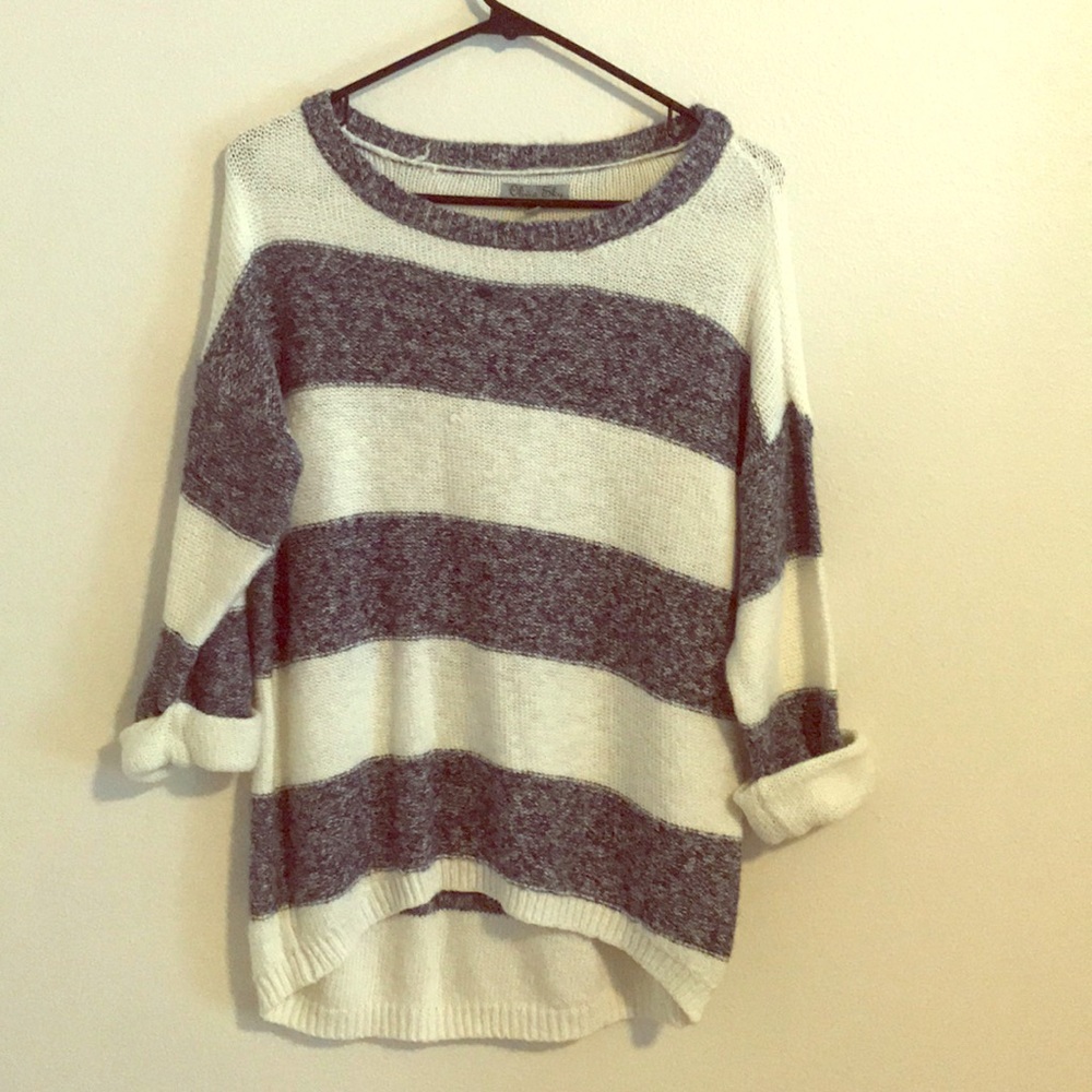 Blue/off-white sweater w/ 3/4 sleeves